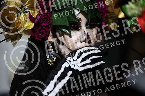 The Embassy of Mexico in Serbia and the Cervantes Institute in Belgrade mark the famous Mexican holiday Day of the Dead with a big celebration and presentation of the traditional altar of the dead.Ambasada Meksika u Srbiji i Institut Servantes u Be