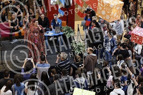 U Trznom centru USCE Shopping centar odrzano druzenje sa ucesnicima Eurosonga (Eurosong 2015 - Wiena). Ucestovali su: Bojana Stamenom (Srbija/Serbia), Nenad Knezevic - Knez (Crna Gora/Montenegro), Daniel Kajmakoski (Makedonija/FYROM) i Eduard Romanyu