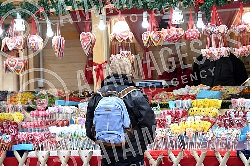 New Year's bazaar on Freedom Square.
Novogodisnji bazar na Trgu Slobode
New Year's bazaar on Freedom Square.
Novogodisnji bazar na Trgu Slobode