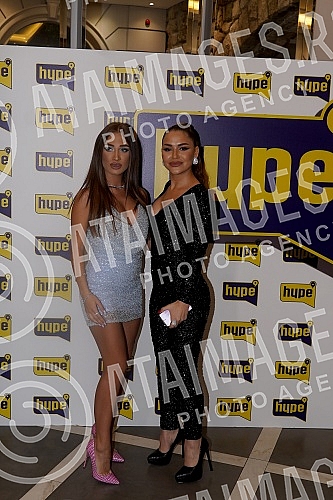 Singer Milica Jokic presented her project 3logija in the restaurant Topciderac, and celebrated with colleagues and associates the first million views for the song Nisi ti.Pevacica Milica Jokic je u restoranu Topciderac predstavila svoj projekat 3lo