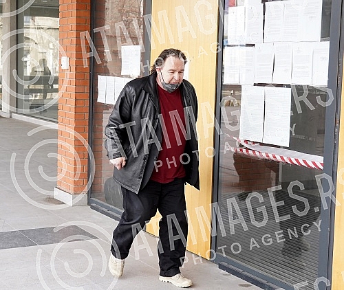 Actor Branko Vidakovic continues trial in Belgrade High Court on charges of unauthorized possession of drugs for personal use.
U Visem sudu u Beogradu nastavljeno sudjenje glumcu Branku Vidakovicu povodom optuzbi za neovlasceno drzanje droge za licn Actor Branko Vidakovic continues trial in Belgrade High Court on charges of unauthorized possession of drugs for personal use.
U Visem sudu u Beogradu nastavljeno sudjenje glumcu Branku Vidakovicu povodom optuzbi za neovlasceno drzanje droge za licn