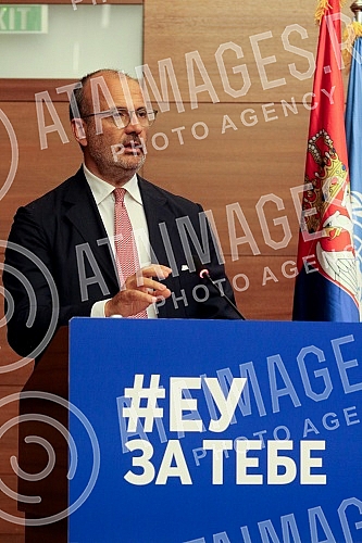 The ceremony of handing over the agreement on the EU donation of 10.2 million euros for 19 local self-government units for social housing and active inclusion projects was held in the Club of Deputies.Ceremonija urucivanja sporazuma o donaciji EU o