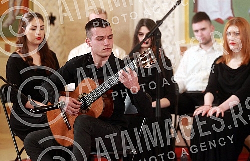  In the Temple of Saint Sava, for the first time, scholarships of the Patriarch of the Serbian Orthodox Church Porfirije were awarded to the best students of the final years of the Faculty of Medicine, Electrical Engineering, Law and Philosophy.U H