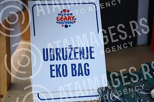 The performance of the group Frajle is part of Berry Fest, the first festival of strawberry fruit in Belgrade.Nastup grupe Frajle su sklopu Berry festa, prvog festivala jagodastog voca u Beogradu.