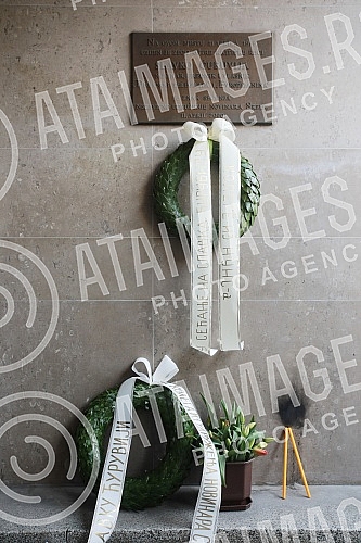 At 35 Svetogorska Street, representatives of journalists' associations laid wreaths at the site where journalist Slavko Curuvija was killed in 1999.
U Svetogorskoj 35, predstavnici novinarskih udruzenja polozili su vence na mestu gde je 1999. godine At 35 Svetogorska Street, representatives of journalists' associations laid wreaths at the site where journalist Slavko Curuvija was killed in 1999.
U Svetogorskoj 35, predstavnici novinarskih udruzenja polozili su vence na mestu gde je 1999. godine