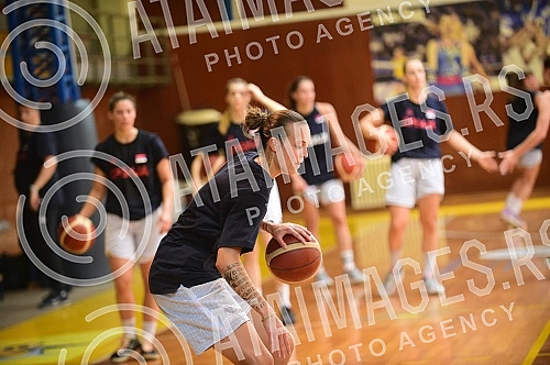 An open training and conversation with the selector of the senior women's basketball team of Serbia Marina Maljkovic and members of the U20 national team in the Vizura hall were organized on the occasion of the preparations of national teams for the 