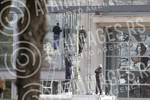 Recent preparations at the Belgrade Fair before the opening of a temporary center for the accommodation of patients with coronavirus.Poslednje pripreme na Beogradskom sajmu pred otvaranje privremenog centra za smestaj obolelih od korona virusa.
