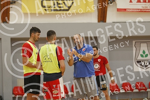 The handball players of Crvena zvezda Grundfos are preparing in Ub, where in the coming days they will play a friendly match against the hosts Ub.Rukometasi Crvene zvezde Grundfos su na pripremama u Ubu, gde ce u narednim danima odigrati jednu prij