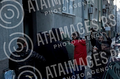 Activists Aida Corovic and Jelena Jacimovic Jachim threw eggs at a mural by Ratko Mladic, painted on the corner of Njegoseva and Aleksa Nenadovic.Aktivistkinje Aida Corovic i Jelena Jacimovic Jachim gadjale su jajima mural Ratka Mladica, koji je os