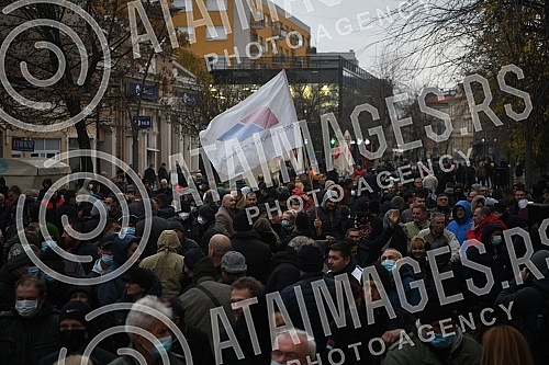 Hundreds of members, activists and sympathizers of the Serbian Progressive Party gathered for a rally called 