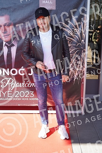 In front of Hall 5 of the Belgrade Fair, a media conference was held where the spectacular reception of 2023 with Aco Pejovic was announced.Ispred hale 5 Beogradskog sajma odrzana je konferencija za medije na kojoj je najavljen spektakularni docek 
