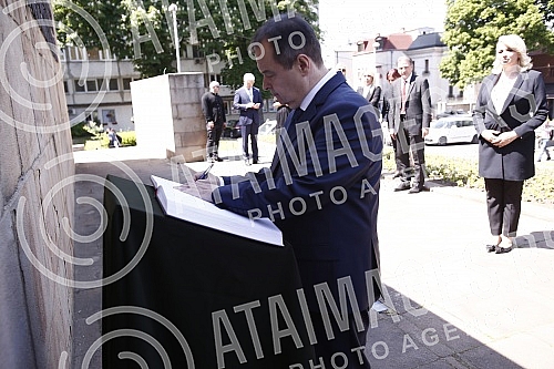 As part of the celebration of May 9, the Day of Victory over Fascism in World War II, representatives of the Ministry of Defense and the Serbian Army, the City of Belgrade and SUBNOR and participants in the Immortal Regiment laid wreaths at the Monum