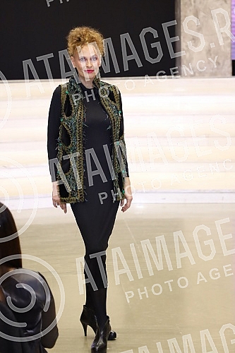 In the atrium of the National Museum, as part of the 48th Perwoll fashion week, a tribute was held to Mirjana Maric - a fashion show of models donated to the Ethnographic Museum after the last exhibition in 2015. U atrijumu Narodnog muzeja u sklopu