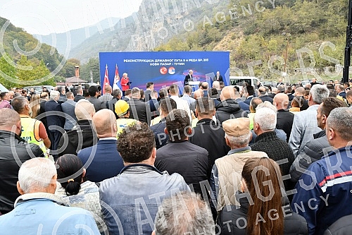 Serbian President Aleksandar Vucic attended the opening ceremony of the reconstructed road Novi Pazar - Tutin.Predsednik Srbije Aleksandar Vucic prisustvovao je ceremonije otvaranja rekonstruisanog puta Novi Pazar - Tutin.
