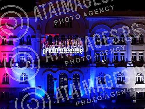 In honor of the volleyball players of Serbia, who defended the title of world champion at the world championship in Apeldoorn, the Netherlands, the City Administration building in Banja Luka was illuminated tonight in the colors of the Serbian flag a