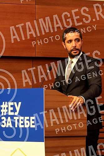 The ceremony of handing over the agreement on the EU donation of 10.2 million euros for 19 local self-government units for social housing and active inclusion projects was held in the Club of Deputies.Ceremonija urucivanja sporazuma o donaciji EU o