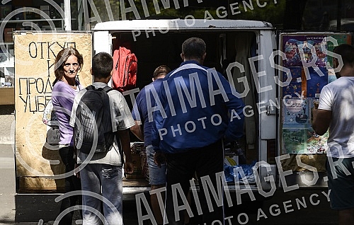 Kosovska street closed due to the sale of used books.Kosovska ulica zatvorena zbog prodaje polovnih knjiga.