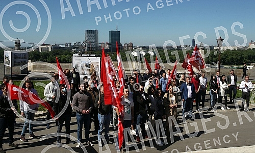 In Kalemegdan, in the extension of the Great Sava Promenade, a delegation of officials of the Socialist Party of Serbia, led by the Minister of Education Branko Ruzic and the President of the EB Vladan Zagradjanin, laid wreaths and paid tribute to th