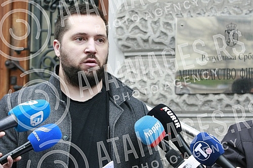 The Association of online workers has submitted its requests for suspension of retroactive tax collection to freelancers of the Ministry of finance.Udruzenje radnika na internetu predalo je svoje zahteve za obustavu retroaktivne naplate poreza fril