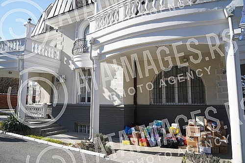 U.S. Embassy officials and the Health Department prepared a donation consisting of drugs and other medical and hygienic devices, canned food and other necessities for Ukrainian citizens, and the donation was handed over to Ukrainian Ambassador to Ser