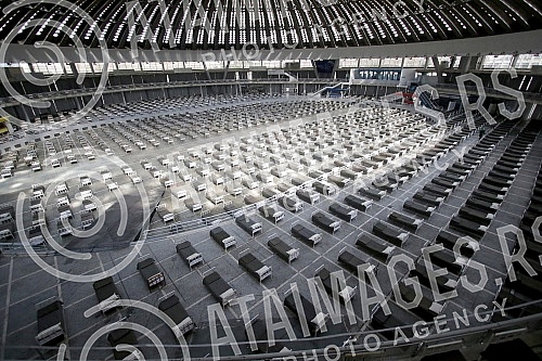 Military beds set up in the halls 1 and 4 of the Belgrade Fair for people with milder sympoms of coronavirus.Vojni kreveti postavjeni u halama 1 i 4 Beogradskog sajma za ljude koji imaju blaze simtome korona virusa.