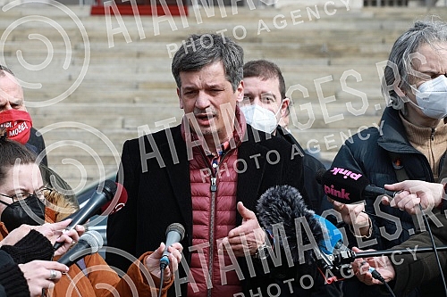 In front of the House of the National Assembly, the Independent Journalists' Association of Vojvodina, the Independent Association of Journalists of Serbia, the Media Association, the Online Media Association and the Business Association of the Assoc