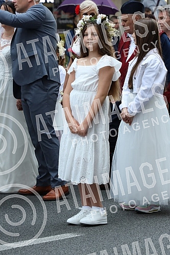 In front of the Old Palace, the event Wedding for Imagination - 21st Collective Wedding was held.Ispred Starog dvora odrzana je manifestacija Svadba za mastanje - 21. Kolektivno vencanje.