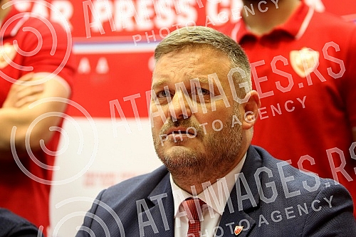 An extraordinary press conference of the Waterpolo Club Crvena zvezda after the incident and attacks on players in Split (Croatia).Vanredna pres konferencija Vaterpolo kluba Crvena zvezda posle incidenta i napada na igrace u Splitu.