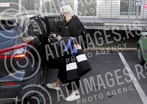 Television presenter Dusica Jakovljevic before entering the clinic where she underwent surgery - breast augmentation.
Televizijska voditeljka Dusica Jakovljevic pred ulazak u kliniku gde se podvrgla operaciji - povecanje grudi. Television presenter Dusica Jakovljevic before entering the clinic where she underwent surgery - breast augmentation.
Televizijska voditeljka Dusica Jakovljevic pred ulazak u kliniku gde se podvrgla operaciji - povecanje grudi.