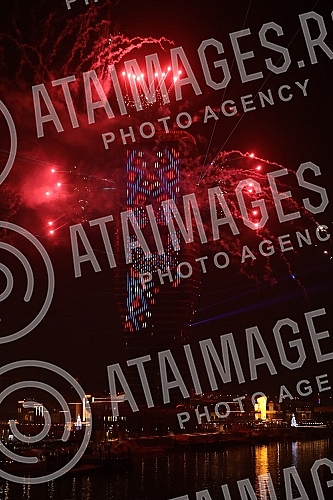 In the spirit of the festive mood, fireworks accompanied by a laser projection were fired from the tallest building in the region, the Belgrade Tower, at midnight between January 13th and 14th.U duhu praznicnog raspolozenja sa najvise zgrade u regi