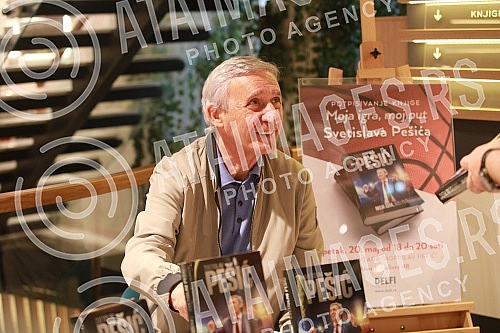 Basketball coach, selector of the Serbian national team Svetislav Pesic signed his autobiographical book 