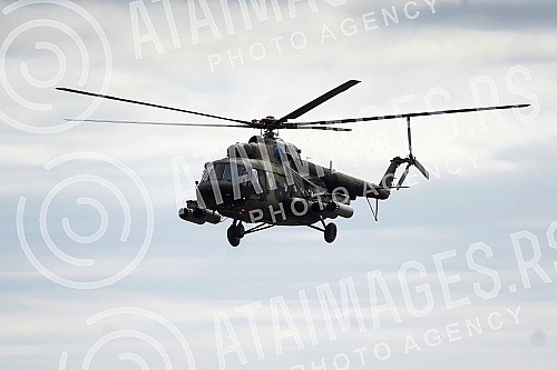 The President of the Republic of Serbia Aleksandar Vucic and His Highness Sheikh Nasser bin Hamad bin Isa Al Khalifa attended a demonstration of weapons, military equipment and capabilities of the units of the Serbian Army at the Military Airport 