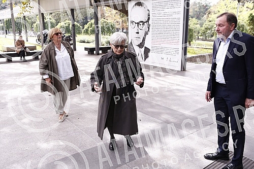 The commemoration of Branko Cvejic, in agreement with the family, was held in the Yugoslav Drama Theatre.
Komemoracija Branku Cvejicu, u dogovoru sa porodicom, odrzana je u u Jugoslovenskom dramskom pozoristu. The commemoration of Branko Cvejic, in agreement with the family, was held in the Yugoslav Drama Theatre.
Komemoracija Branku Cvejicu, u dogovoru sa porodicom, odrzana je u u Jugoslovenskom dramskom pozoristu.