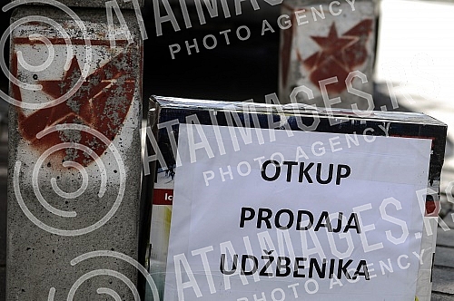 Kosovska street closed due to the sale of used books.Kosovska ulica zatvorena zbog prodaje polovnih knjiga.