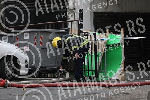 An accident occurred in front of the RTS building this morning when a welding bottle exploded, two workers were injured and one lost his life.Ispred zgrade RTS-a jutros se dogodila nesreca kada je boca za varenje eksplodirala, dva radnika su povred