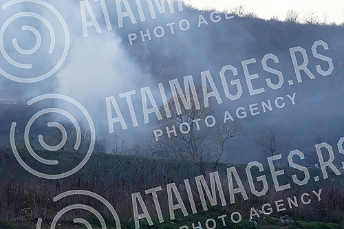 An explosion occurred at the Edepro factory in the Lestane settlement in Belgrade at around 2 p.m.
U fabrici Edepro u naselju Lestane u Beogradu oko 14 sati dogodila se eksplozija. An explosion occurred at the Edepro factory in the Lestane settlement in Belgrade at around 2 p.m.
U fabrici Edepro u naselju Lestane u Beogradu oko 14 sati dogodila se eksplozija.