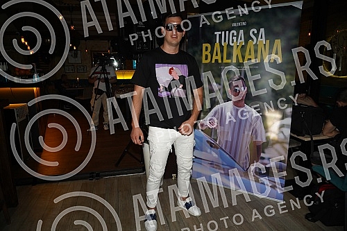 Singer Valentino promoted the song Singer Valentino promoted the song