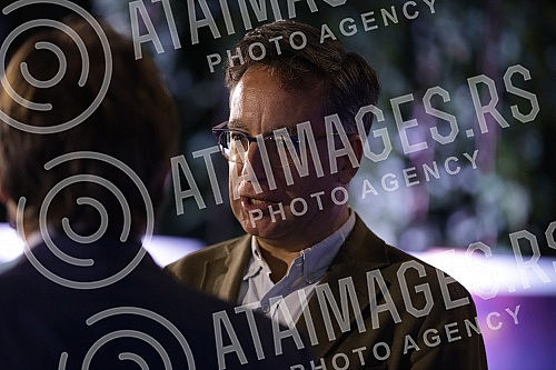 The double, 54th and 55th editions of Bitef, were officially opened tonight at the Yugoslav Drama Theater.Dvostruko, 54. i 55. izdanje Bitefa, svecano je otvoreno veceras u u Jugoslovenskom dramskom pozoristu