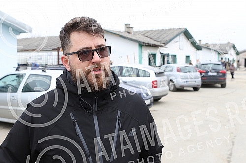 About 500 workers from Vietnam are housed in an improvised settlement near the Linglong construction site in Zrenjanin in overcrowded barracks and extremely inhumane conditions.Oko 500 radnika iz Vijetnama smesteno je u improvizovanom naselju u bli