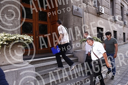 The President of the Government of the Republic of Serbia in the technical mandate, Ana Brnabic, met with representatives of farmers with whom she discussed the demands of the protesting agricultural producers.Predsednica Vlade Republike Srbije u t