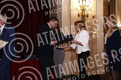 At the ceremony in the City Assembly, the representatives of the City of Belgrade presented the Awards of the City of Belgrade - Despot Stefan Lazarevic for 2021.Na svecanosti u Skupstini grada predstavnici Grada Beograda dodelili su Nagrade grada 