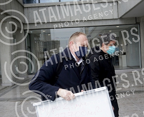 After three hearings of three lawsuits for texts published by Informer, the president of the Party of Freedom and Justice, Dragan Djilas, held a press conference in front of the Palace of Justice.Posle tri saslusanja po tri tuzbe za tekstove koje j