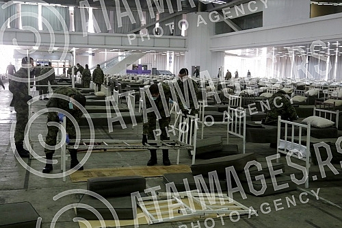 Military beds set up in the halls 1 and 4 of the Belgrade Fair for people with milder sympoms of coronavirus.Vojni kreveti postavjeni u halama 1 i 4 Beogradskog sajma za ljude koji imaju blaze simtome korona virusa.