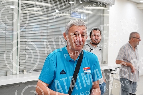 The basketball team of Serbia left early this morning from Nikola Tesla Airport to Prague for the European Championship.Kosarkaska reprezentacija Srbija otputovala je rano jutros sa aerodromu Nikola Tesla u Prag na Evropsko prvenstvo.