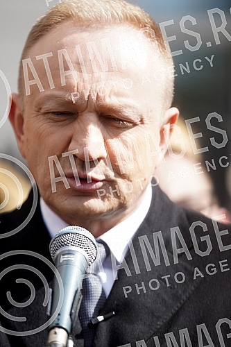The President of the Party of freedom and justice, Dragan Djlas, held a press conference in front of the First basic public prosecutor's office.Predsednik Stranke slobode i pravde Dragan Djlas odrzao je konferenciju za novinare ispred Prvog osnovno