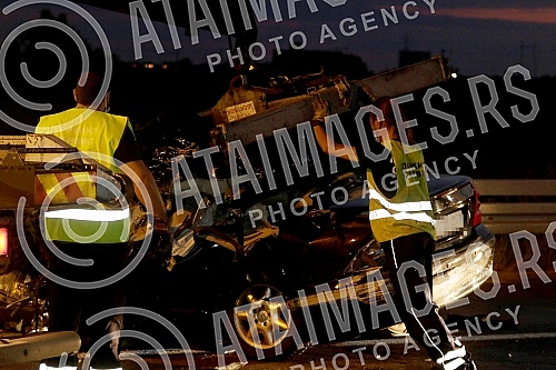 On the bypass around Belgrade, 3 km from the Surcin loop towards the Milos Veliki highway near the Obrenovac exit, a serious traffic accident occurred in which a truck and a car with Swiss license plates were involved, one person was killed and two w