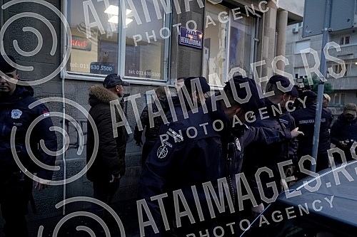 Activists Aida Corovic and Jelena Jacimovic Jachim threw eggs at a mural by Ratko Mladic, painted on the corner of Njegoseva and Aleksa Nenadovic.Aktivistkinje Aida Corovic i Jelena Jacimovic Jachim gadjale su jajima mural Ratka Mladica, koji je os