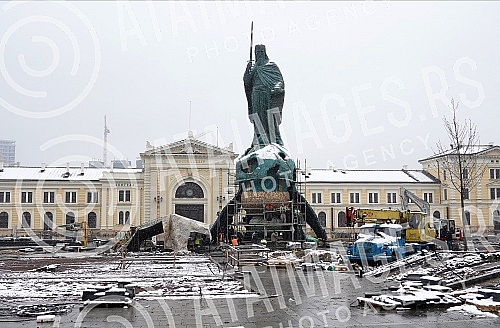 Reconstruction of Sava Square is underway, on which a monument to Stefan Nemanja has been placed, which will be officially unveiled on January 27.U toku je rekonstrukcija Savskog trga, na koje je postavljen spomenik Stefanu Nemanji koji ce zvanicn