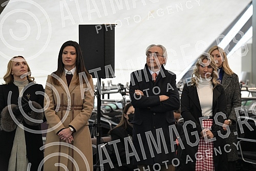 In the Sava Center, Delta Holding marked the beginning of the reconstruction of that congress center.U Sava centru kompanja Delta holding obelezila je pocetak rekonstrukcije tog kongresnog centra.