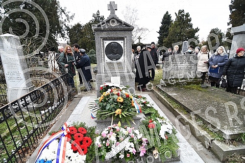 The ceremonial laying of wreaths on the renovated tombstone of Josip Runjanin at the Assumption Cemetery in Novi Sad marked the 200th anniversary of the birth of the composer of the Croatian national anthem as part of the celebration of the First Nat